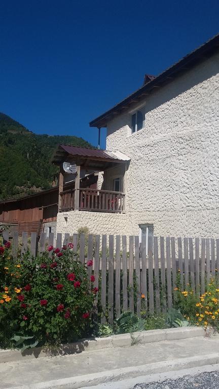Guest House La Torre In Mestia Exterior photo
